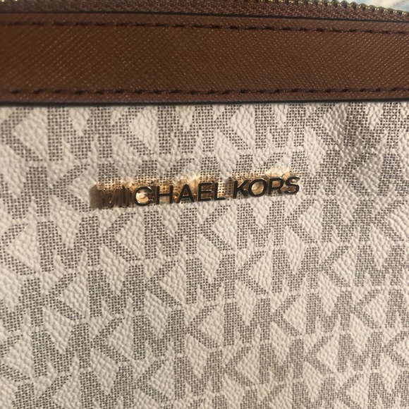 Michael Kors icon signature Jet Set Vanilla Crossbody NWT leather & brass, roomy - Picture 3 of 15